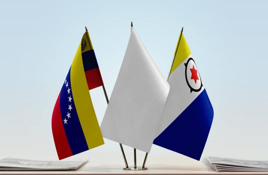 An image showing the flags of Venezula and Bonaire. Between the two flags is a white flag