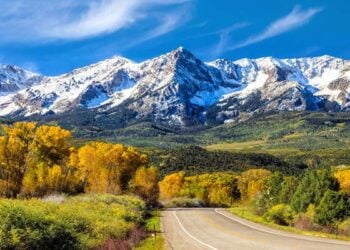 fall mountain colors in Colorado great place to retire